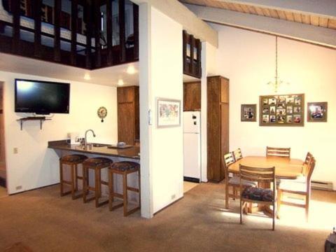 Standard Condos With Free Parking Mammoth Lakes Room photo