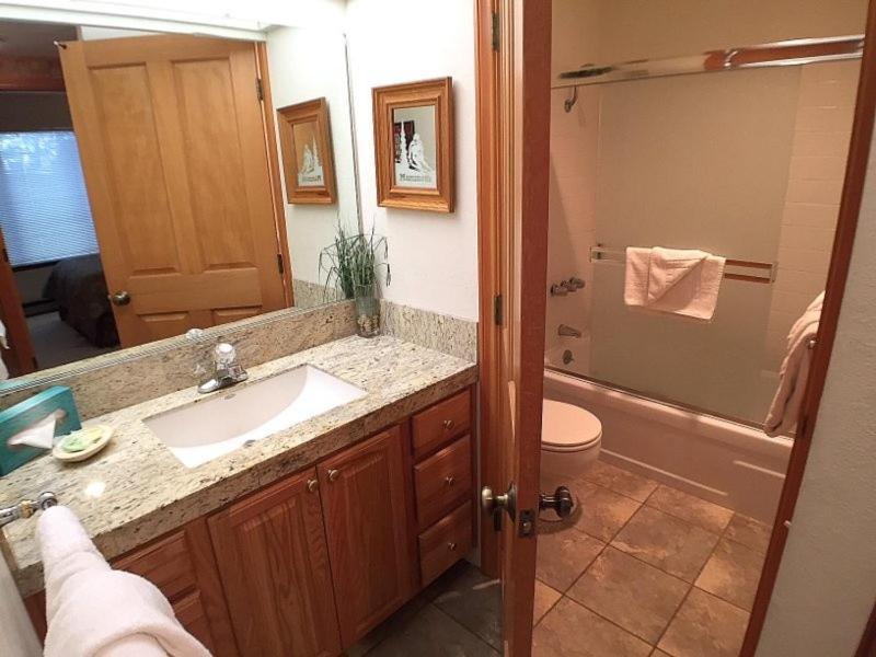 Standard Condos With Free Parking Mammoth Lakes Room photo